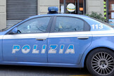 Un poliziotto accoltellato a Milano, è grave