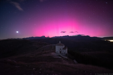aurora boreale da Calascio - credit Giorgio Baldi