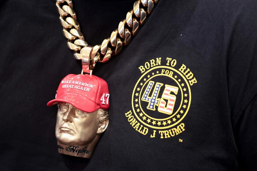 Spille, collane e tatuaggi: ecco i look dei supporter di Trump © ANSA/Getty Images via AFP
