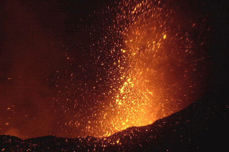 L'Etna in eruzione nel 2013 (fonte: ANSA)